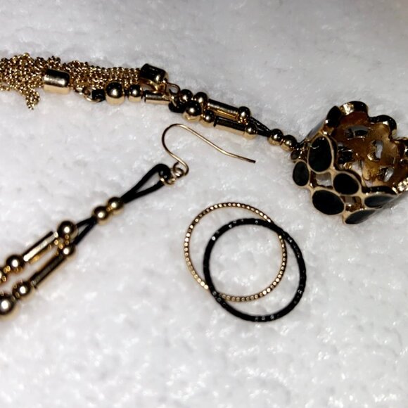 New Black and Gold Hanging Earrings 6 Piece Jewelry Set Brand New - Picture 2 of 6